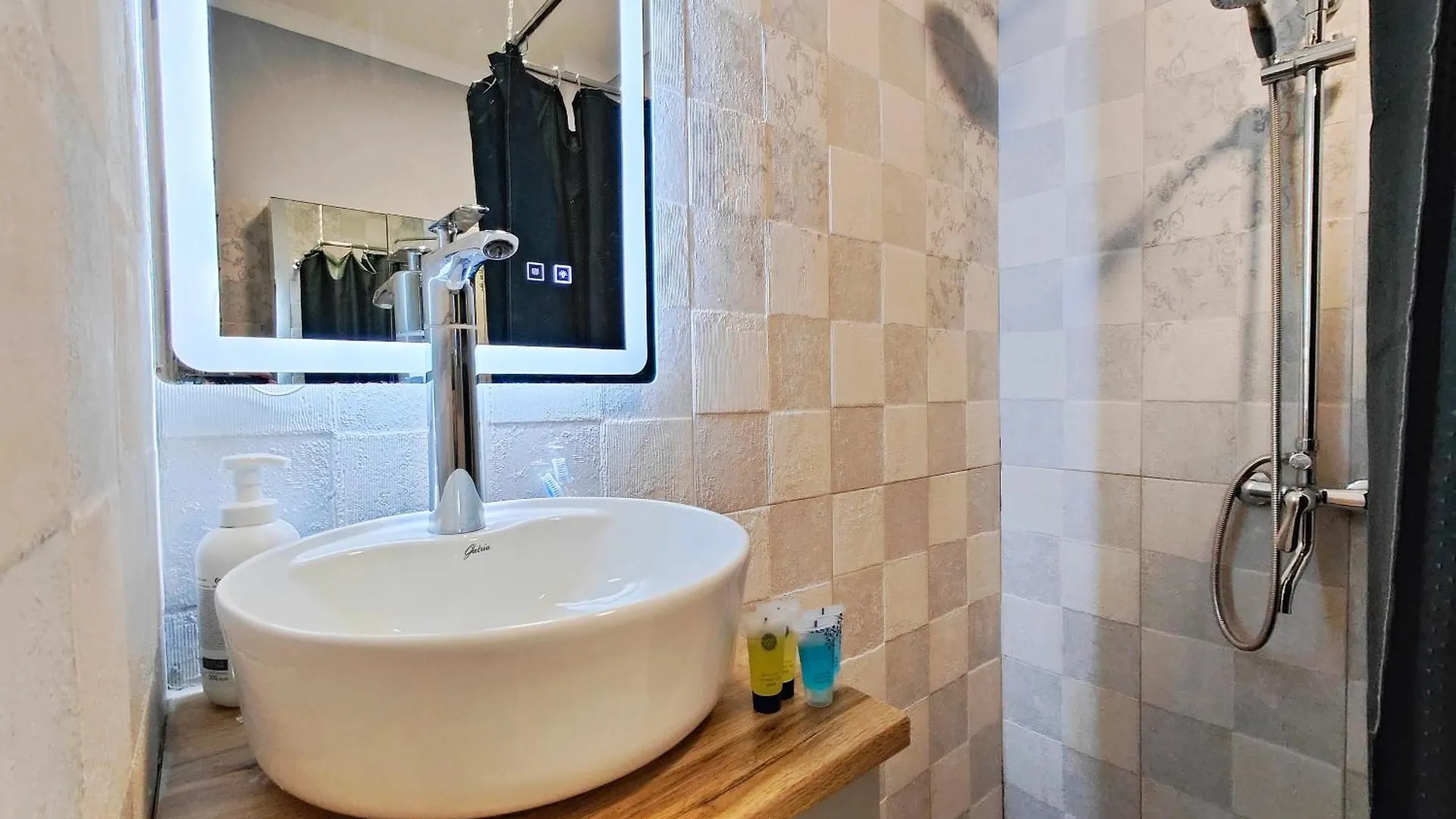 Апартаменты Moon Apartments - Seifullina 58 Almatý